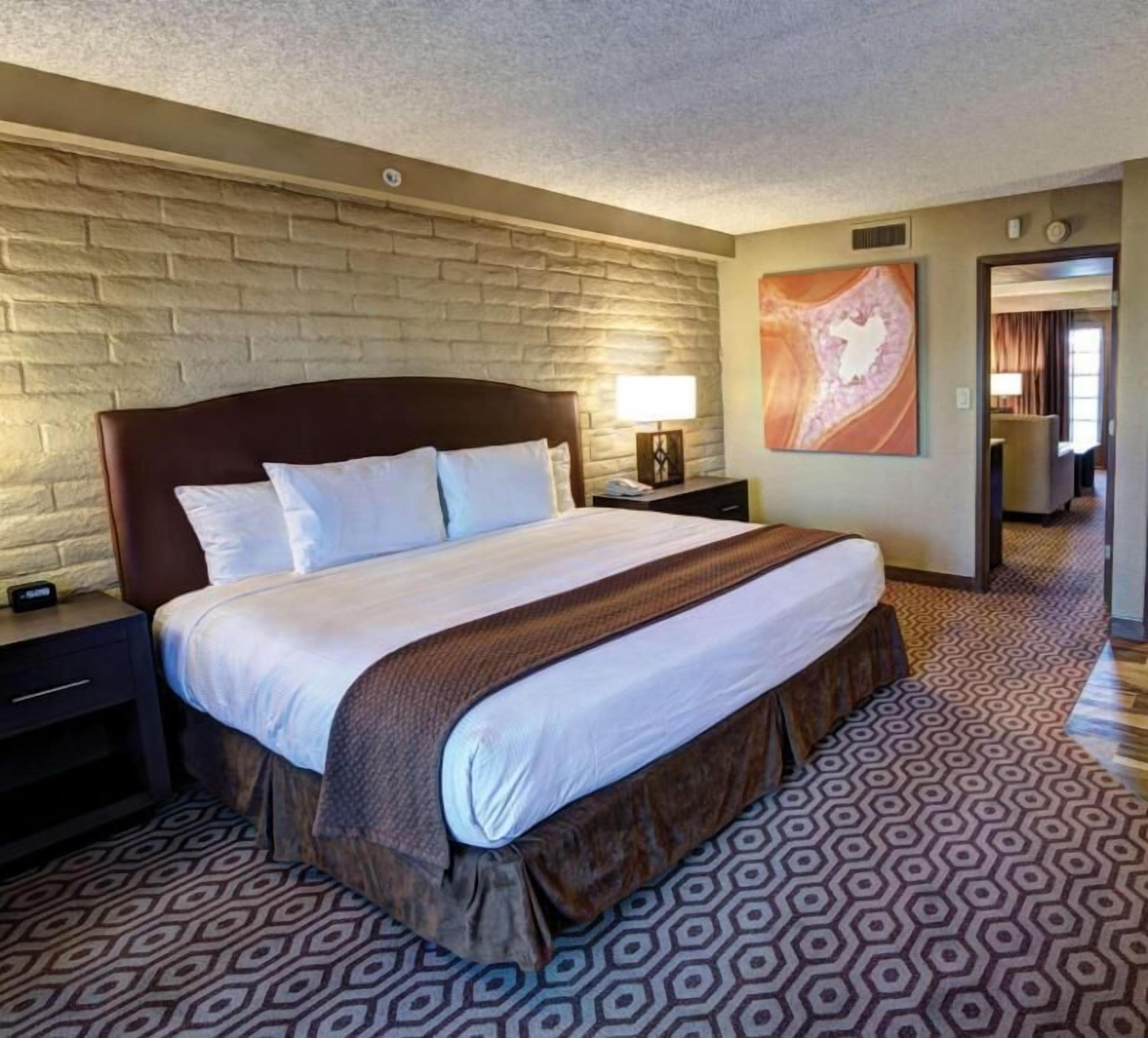 1 bedroom, premium bedding, minibar, in-room safe