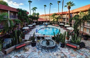 Outdoor pool, pool loungers - DoubleTree Suites by Hilton Tucson - Williams Center (Tucson)
