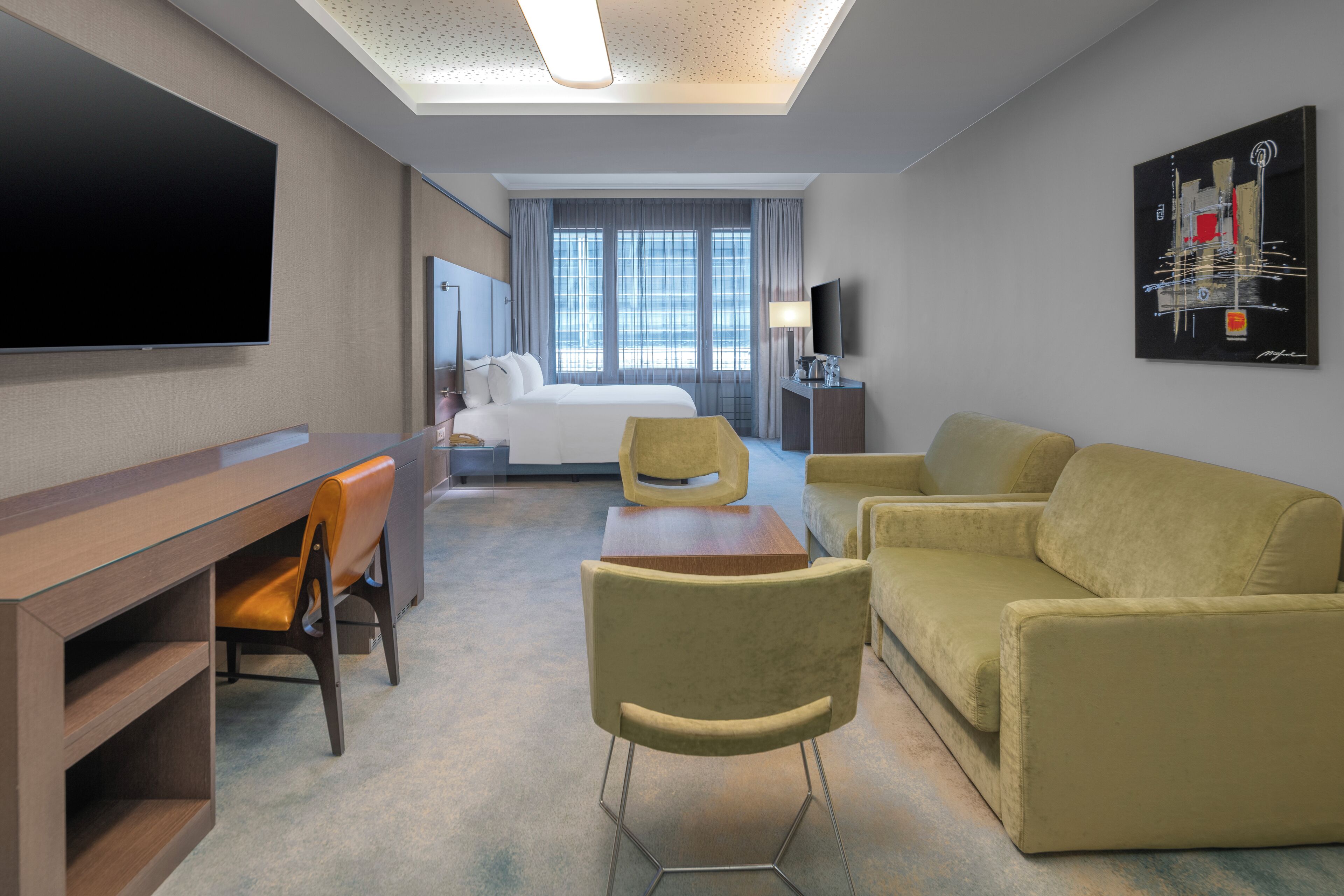 Junior Room, 1 King Bed | Hypo-allergenic bedding, minibar, in-room safe, desk