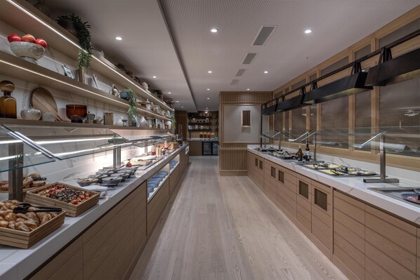 2 restaurants, breakfast, lunch served; local and international cuisine 