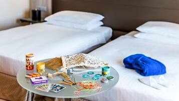 Family Suite (Family King Easuiter Package) | 1 bedroom, hypo-allergenic bedding, minibar, in-room safe