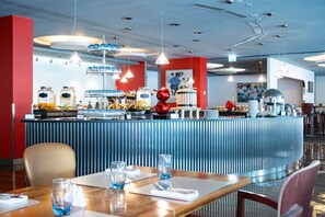 Daily buffet breakfast (CHF 33 per person)