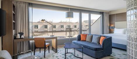 Junior Suite, 1 King Bed, Terrace | Living area | 91-cm TV with satellite channels, pay movies