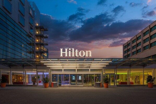 Exterior - Hilton Geneva Hotel and Conference Centre (Le Grand-Saconnex)