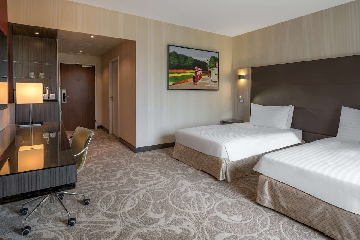 Hypo-allergenic bedding, minibar, in-room safe, desk