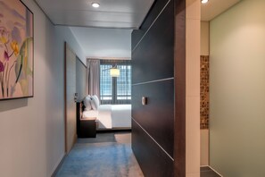 Room, 1 Queen Bed | Premium bedding, pillowtop beds, minibar, in-room safe - Hilton Geneva Hotel and Conference Centre (Le Grand-Saconnex)