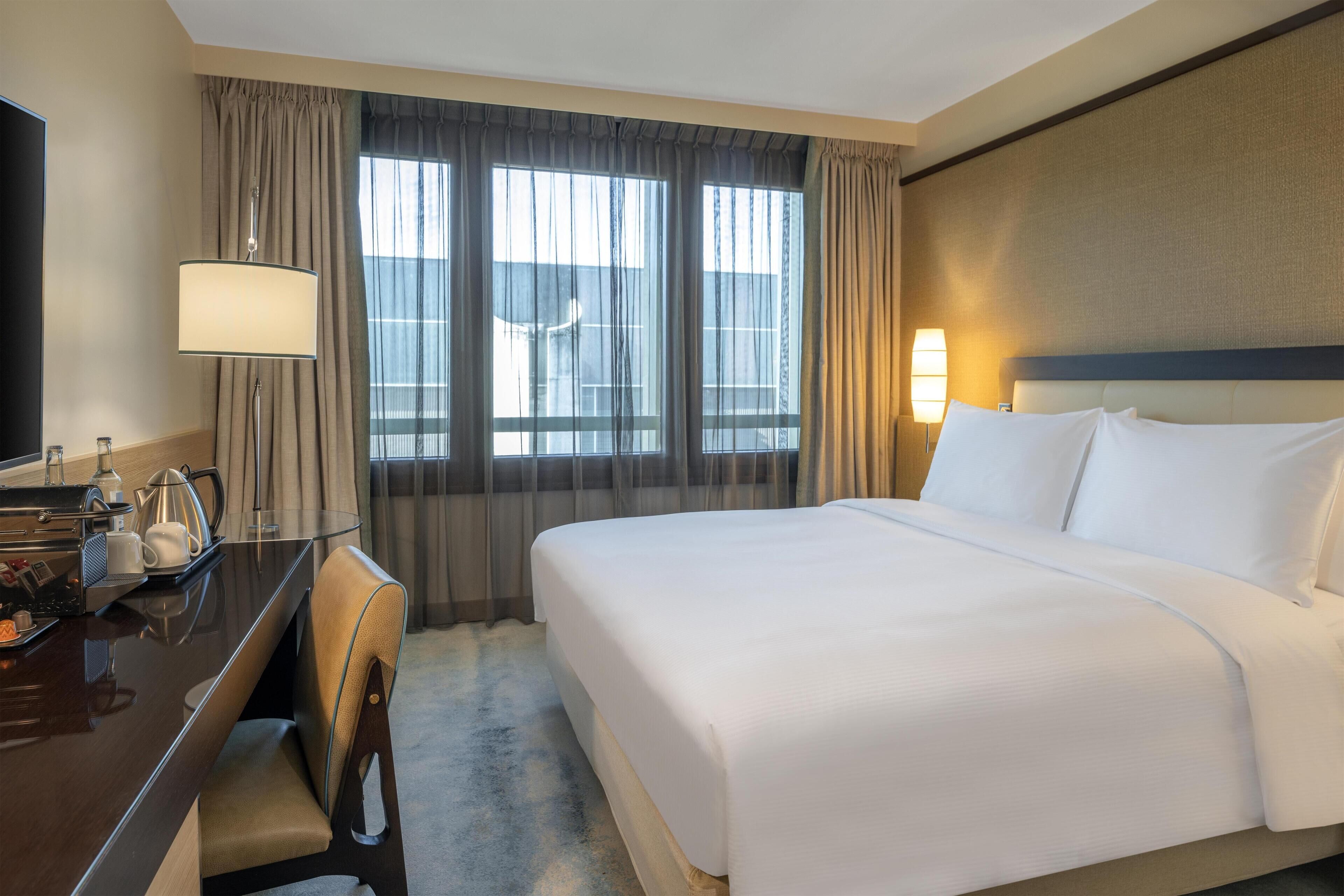 저자극성 침구, 미니바, 객실 내 금고, 책상