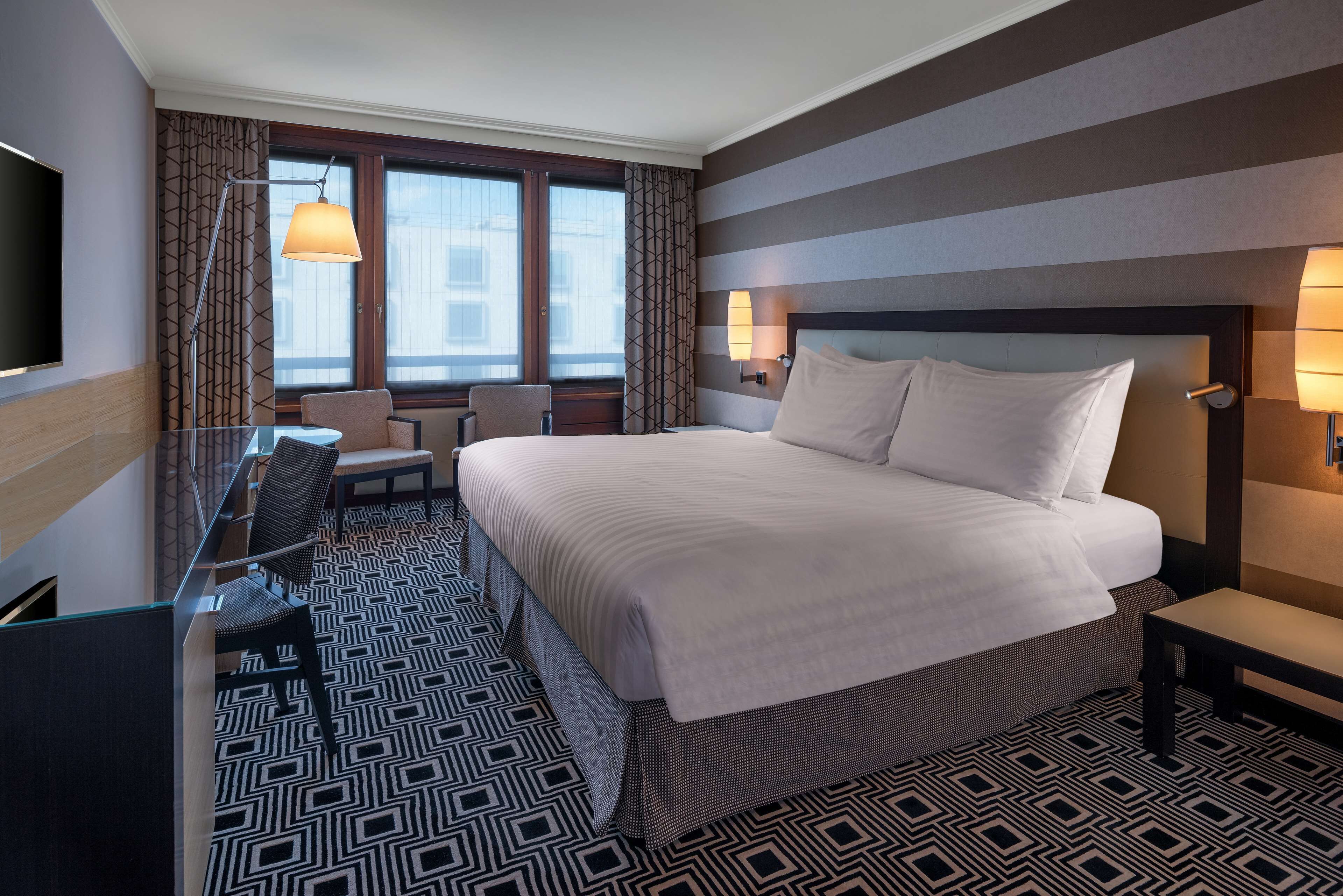 Habitació, 1 llit de matrimoni gran | Roba de llit hipoal·lergògena, minibar i caixa forta a l'habitació 