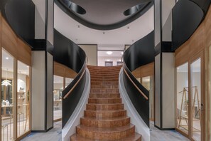 Lobby - Hilton Geneva Hotel and Conference Centre (Le Grand-Saconnex)