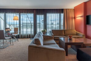 Deluxe Suite, 1 Bedroom | Living area