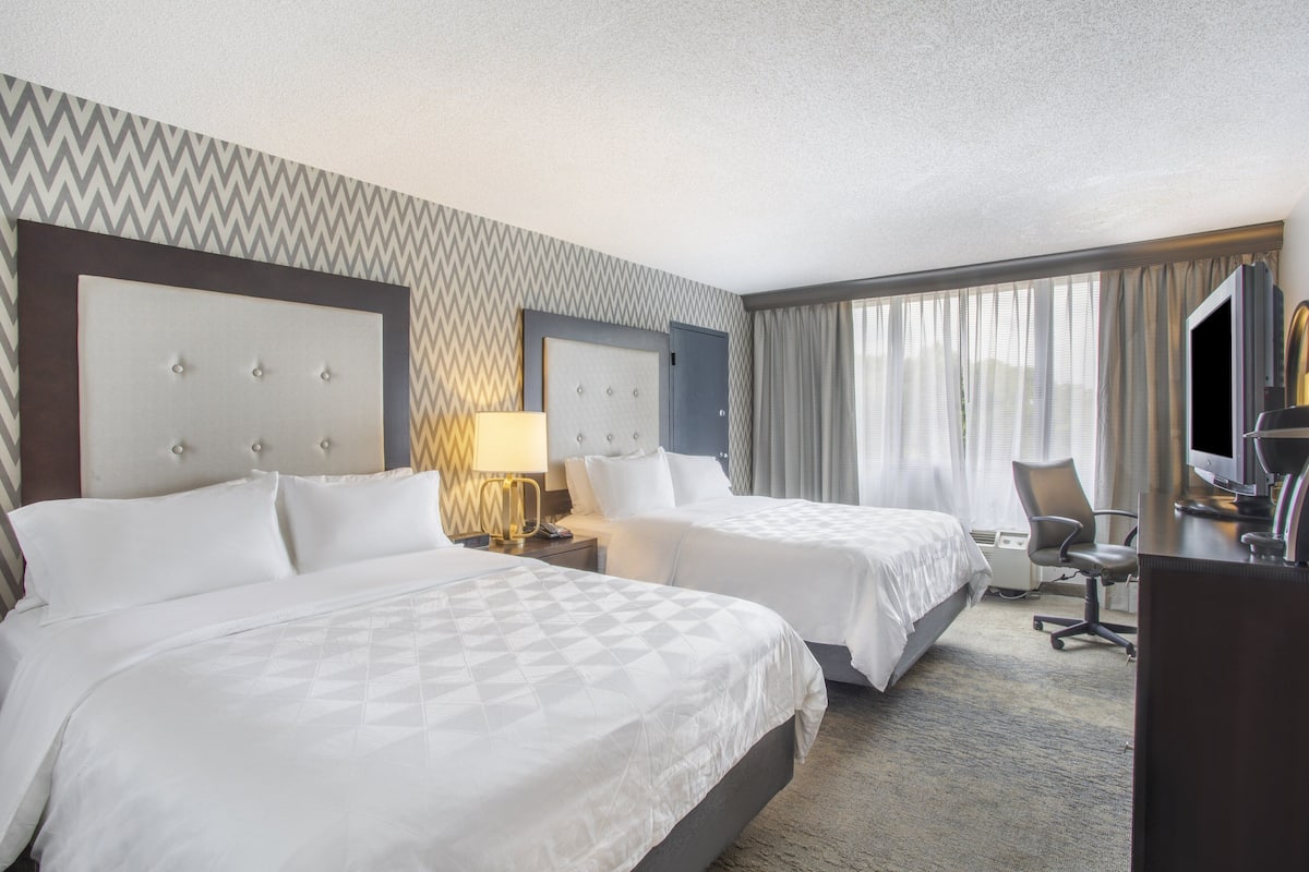 In-room safe, desk, laptop workspace, iron/ironing board