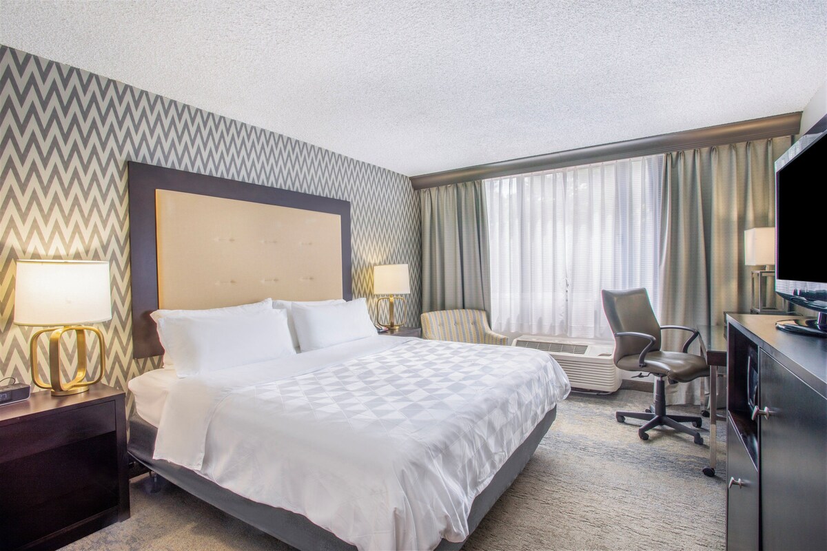 In-room safe, desk, laptop workspace, iron/ironing board