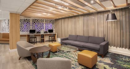 Holiday Inn & Suites Parsippany Fairfield by IHG