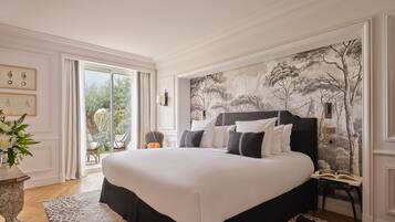 Suite (Louise) | Luxe beddengoed, een gratis minibar, een kluis op de kamer