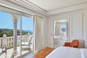 Suite (Prestige) | Literie de qualité, articles de minibar gratuits, coffre-fort
