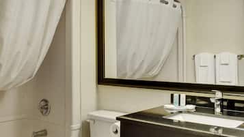Combined shower/bathtub, free toiletries, hair dryer, towels