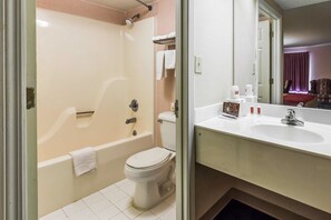 Free WiFi, bed sheets - Econo Lodge Conyers (Conyers)