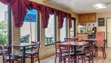 Termasuk sarapan Eropah setiap hari