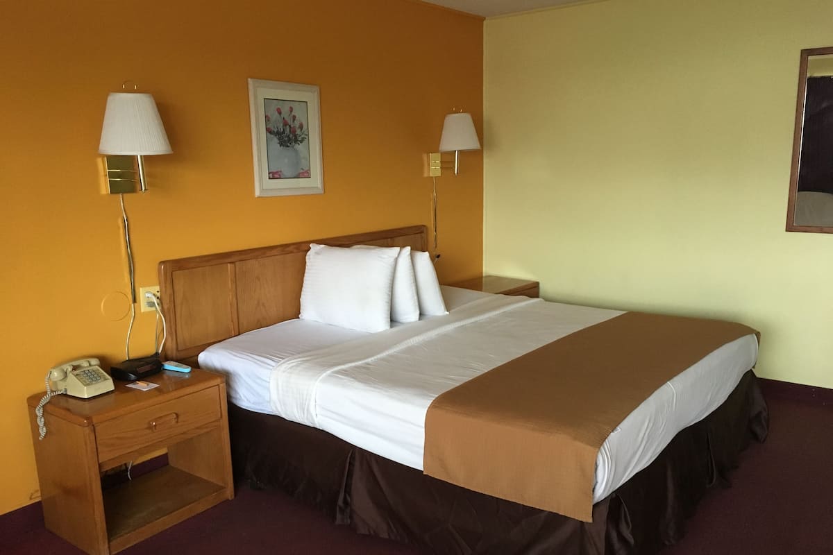 Standard Room, 1 King Bed
