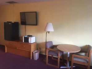 標準客房, 1 張特大雙人床 | 遮光布/窗簾、隔音、免費無線上網、床單