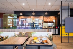 Daily buffet breakfast for a fee - B&B HOTEL Rosny-sous-Bois Paris Est (Rosny-sous-Bois)