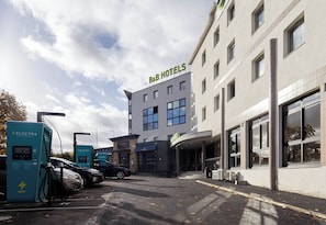 Self parking (EUR 8.00 per day)