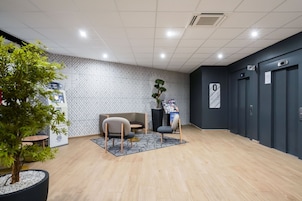 Coin salon dans le hall