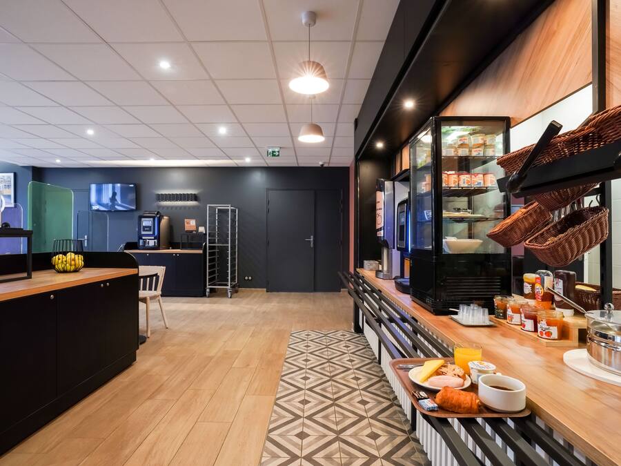 Daily buffet breakfast for a fee