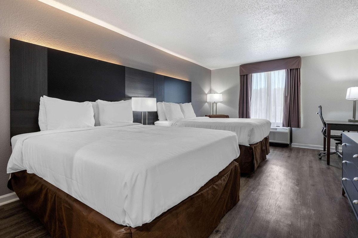 In-room safe, desk, iron/ironing board, WiFi (free)