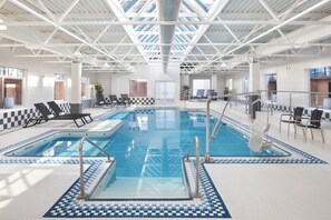 Indoor pool, sun loungers