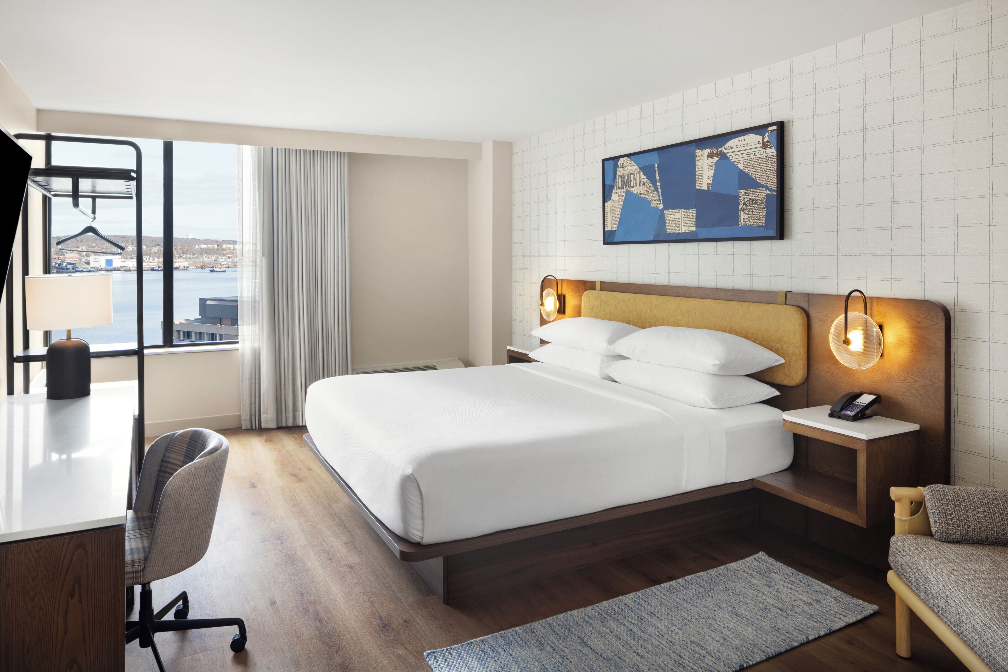 プレミアム ルーム キングベッド 1 台 | 高級寝具、ピロートップベッド、セーフティボックス (室内)、デスク