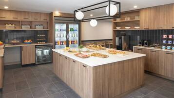 Premium Single Room, 1 King Bed | Restaurant | Breakfast, lunch and dinner served