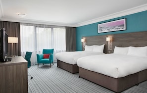 Premium bedding, desk, laptop workspace, soundproofing - Leonardo Hotel East Midlands Airport (Derby)