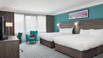 Quarto standard | Escrivaninha, quartos à prova de som, ferros/tábuas de passar roupa