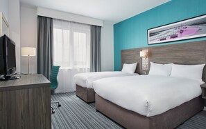 Premium bedding, desk, laptop workspace, soundproofing - Leonardo Hotel East Midlands Airport (Derby)