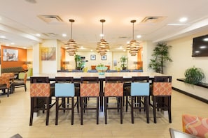 Free daily buffet breakfast - Hampton Inn Daytona Beach/Beachfront (Daytona Beach)