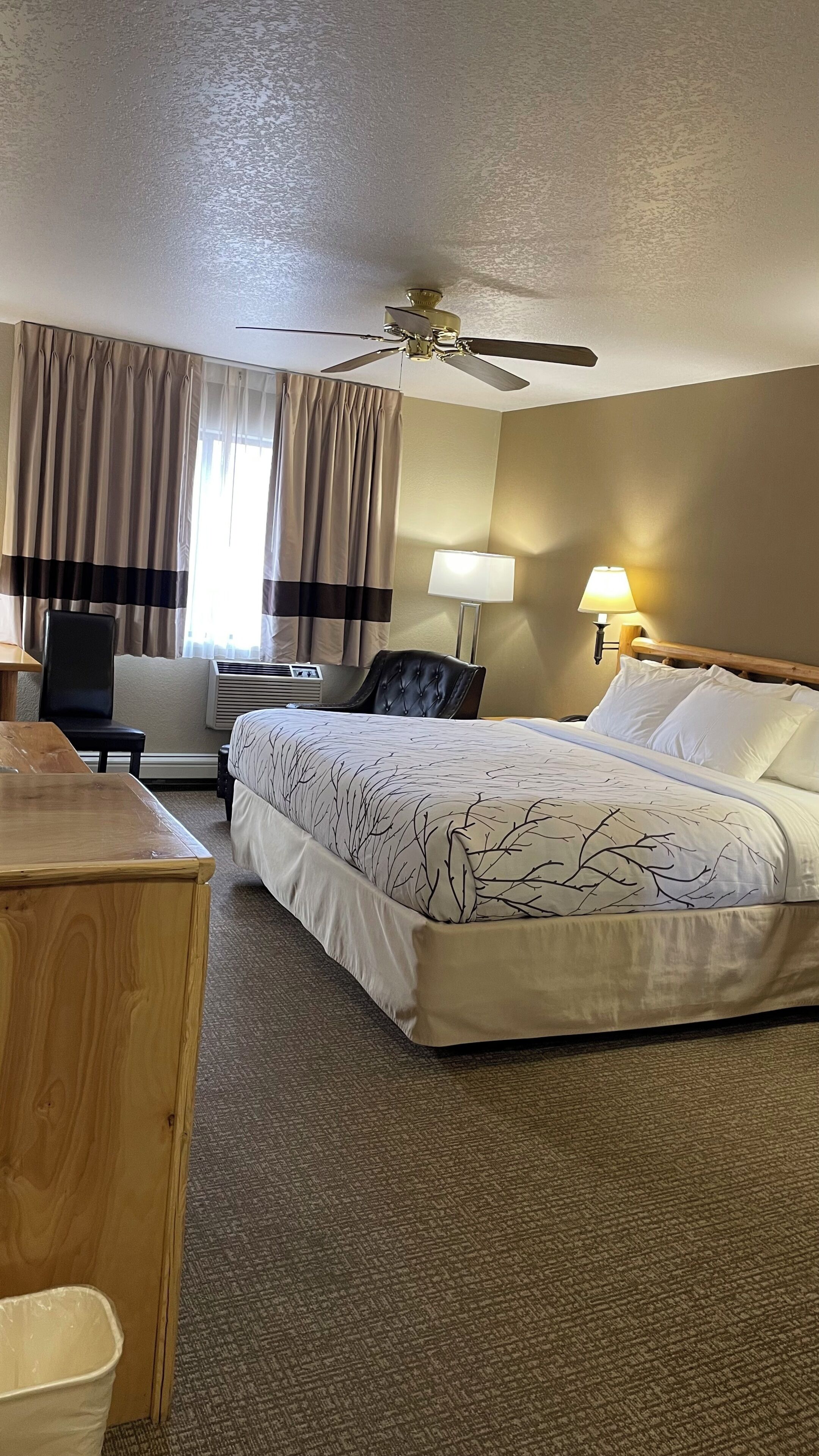 Room, 1 King Bed, Accessible, Refrigerator | Blackout curtains, iron/ironing board, free WiFi, bed sheets