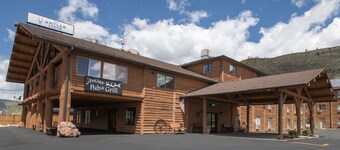Antler Lodge - Gardiner MT
