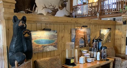 Antler Lodge - Gardiner MT