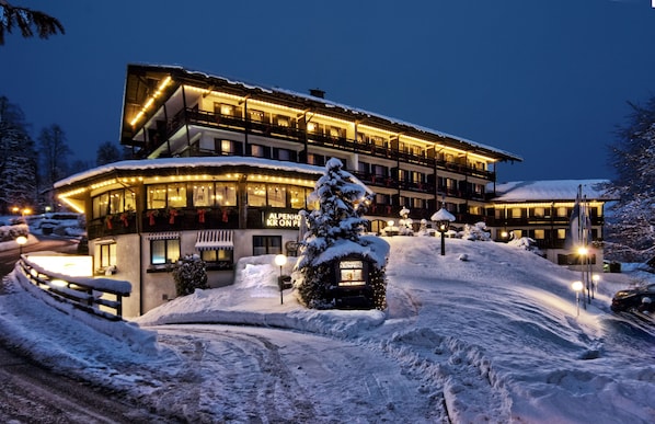 Façade de l’hébergement - soirée/nuit