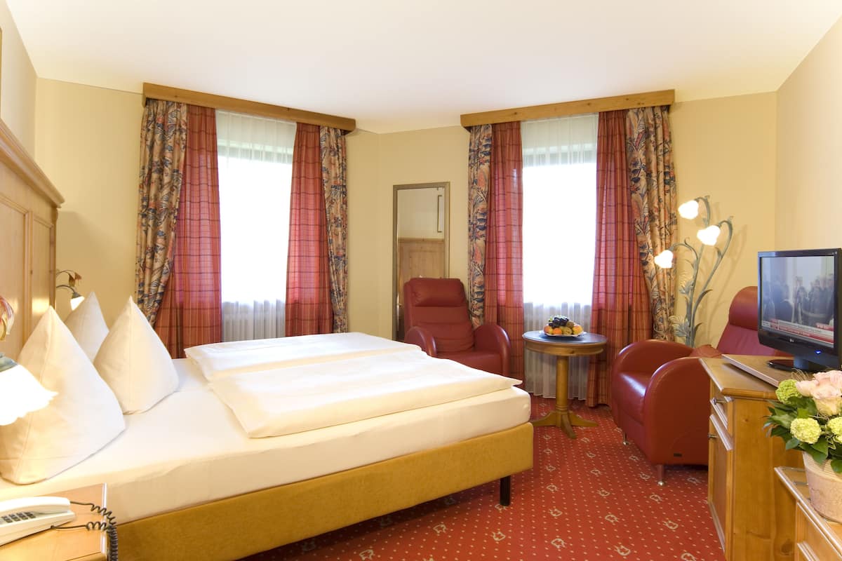 minibar, in-room safe, desk, iron/ironing board