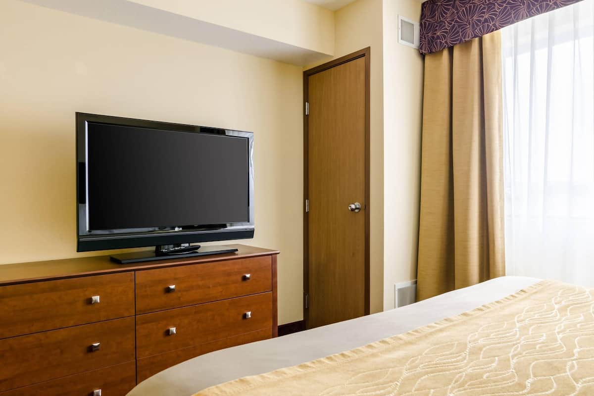 In-room safe, desk, iron/ironing board, rollaway beds