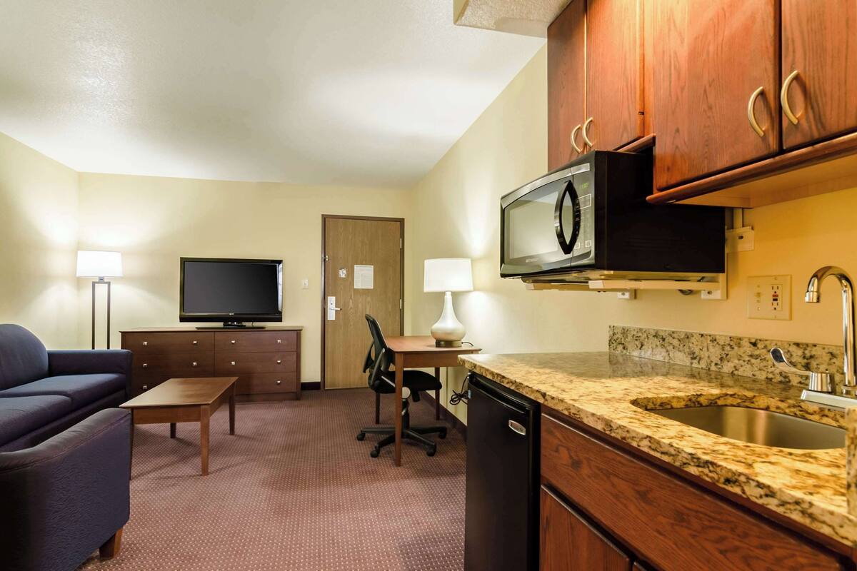 in-room safe, desk, iron/ironing board, rollaway beds