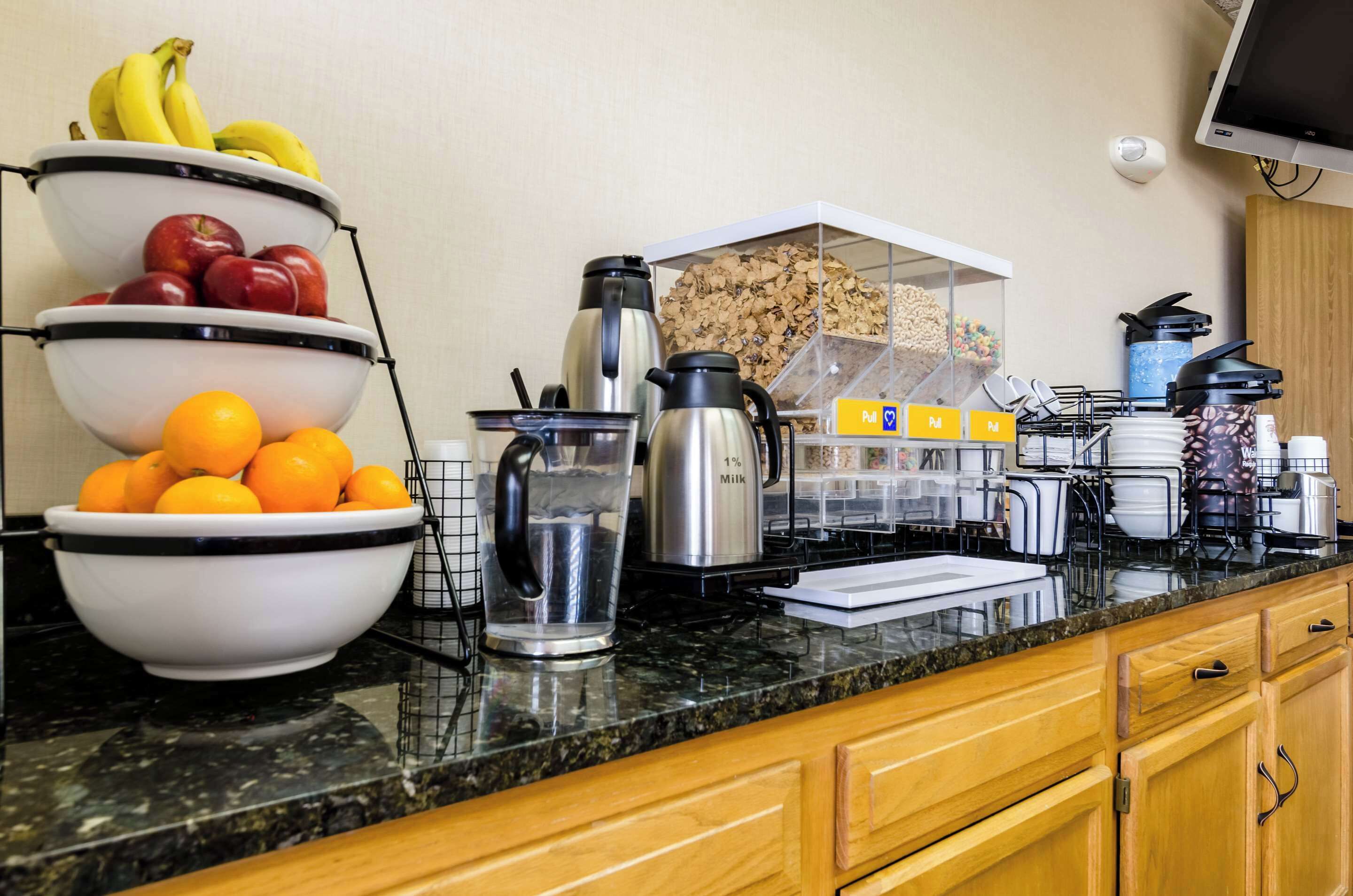 free buffet breakfast