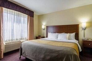 In-room safe, desk, iron/ironing board, rollaway beds - Quality Inn & Suites Colby (Colby)