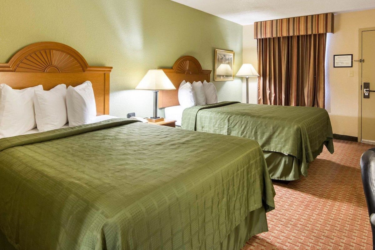 Premium bedding, in-room safe, desk, iron/ironing board