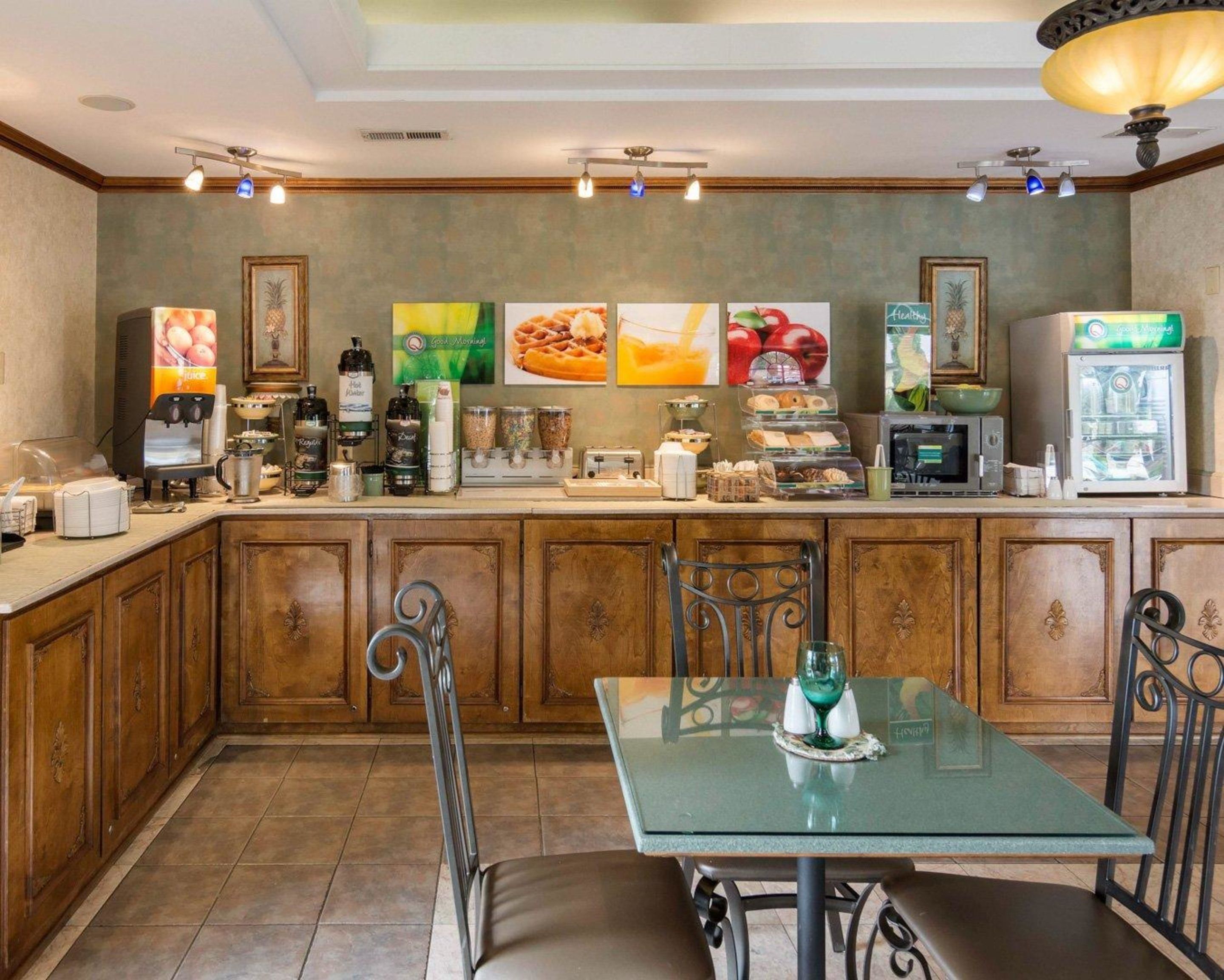 Breakfast area