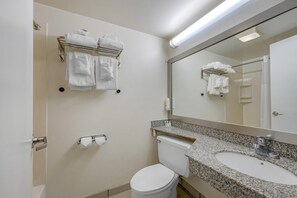 In-room safe, desk, blackout curtains, iron/ironing board - Quality Inn Enola - Harrisburg (Enola)