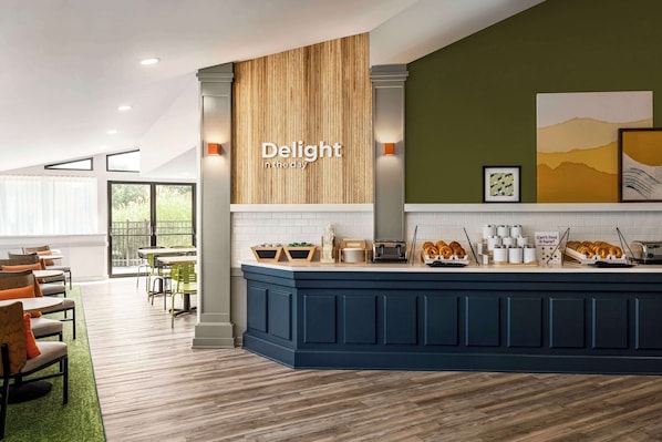 Free daily continental breakfast - Spark by Hilton Mystic Groton (Mystic)