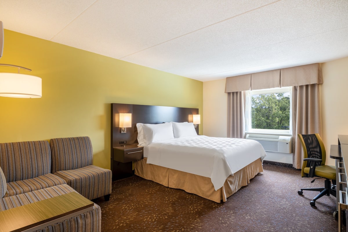 1 bedroom, in-room safe, desk, iron/ironing board